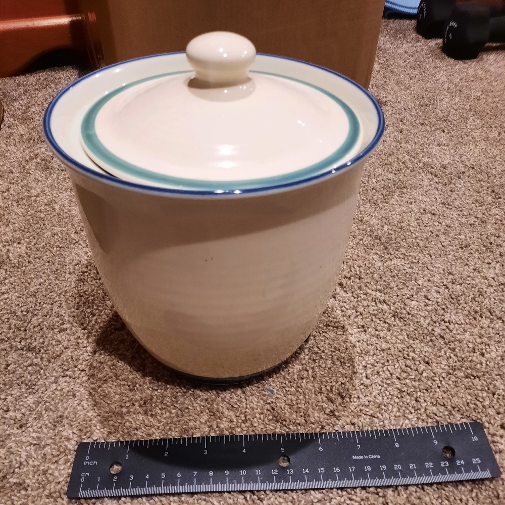 Pfaltzgraff Northwinds Medium canister with lid